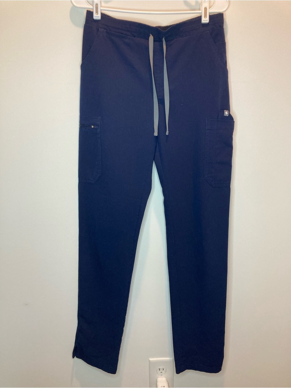 Figs Navy Cargo scrub pants with  Drawstring size S